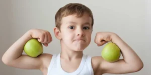Lee más sobre el artículo Alimentos para subir las defensas de tus hijos: enséñales a comer