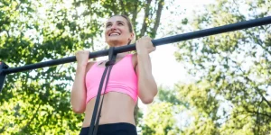 Lee más sobre el artículo Qué es la calistenia y cómo la diferencias del gimnasio