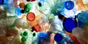 Lee más sobre el artículo Reciclaje de plástico: importancia y beneficios para el medio ambiente